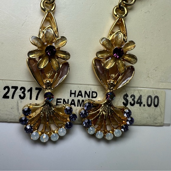 2028 Elegant Gold tone rhinestones earrings - Picture 3 of 5